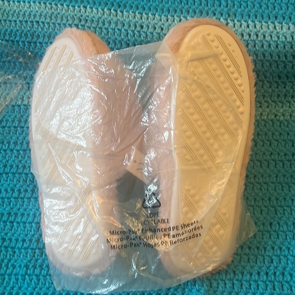 Slippers - Picture 3 of 3